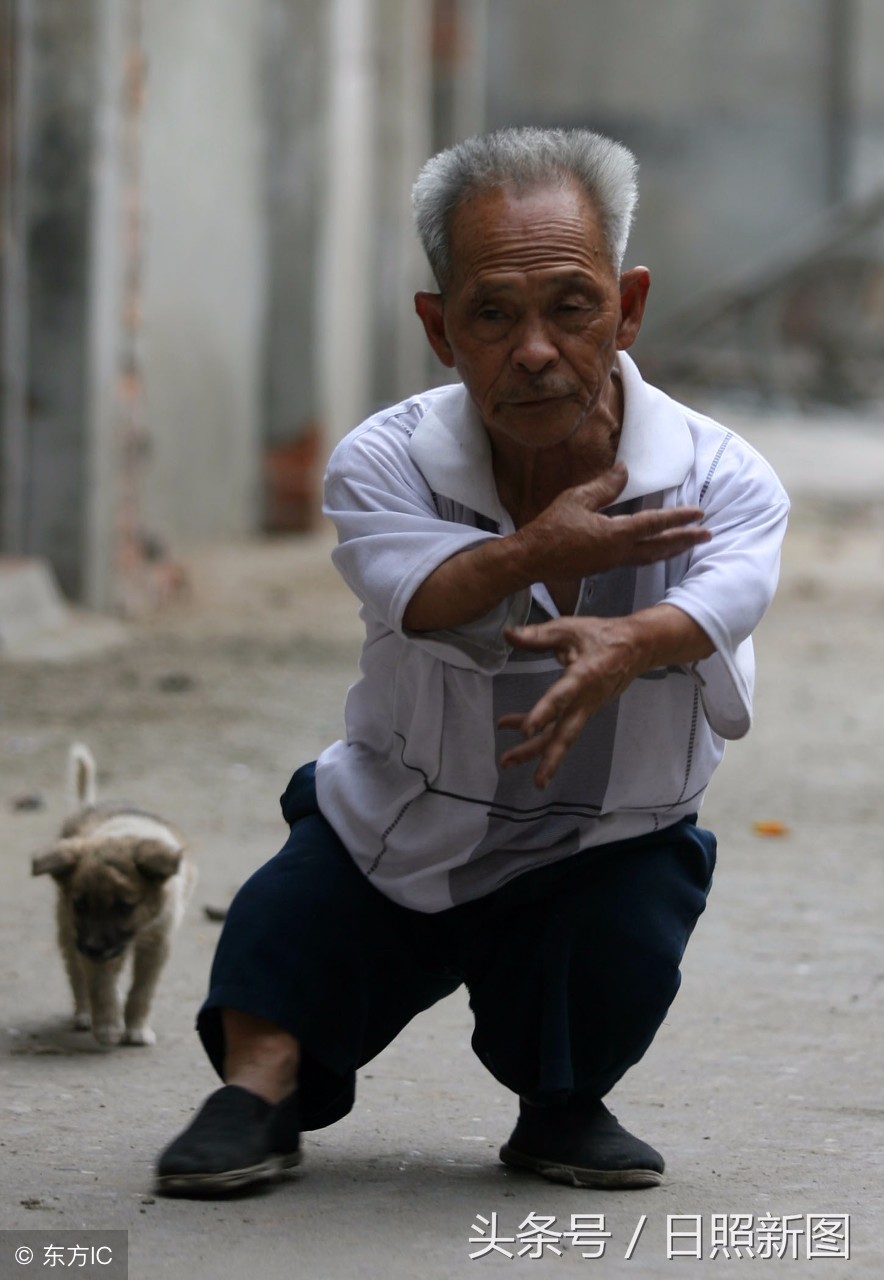 85岁老汉身高98厘米,先后娶4个妻子今又征婚