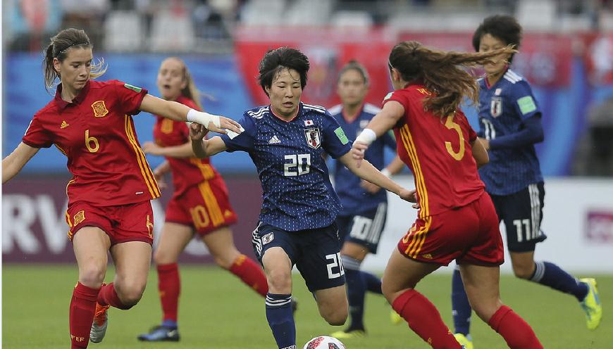 日本女子足球队再次站在世界之巅,超越了中国