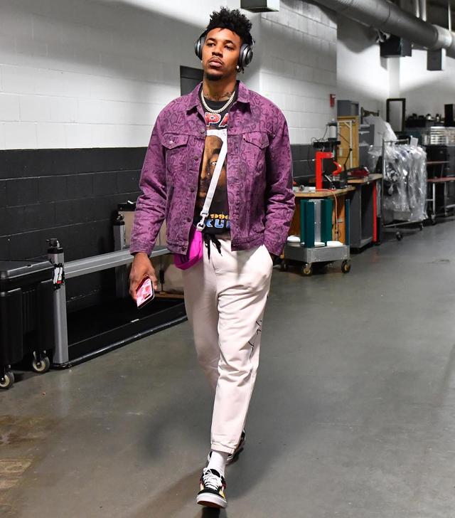 尼克·杨上脚 yeezy 500