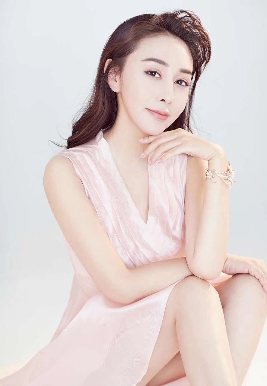 陈美行化身美丽大使 表演代言"火力全开"