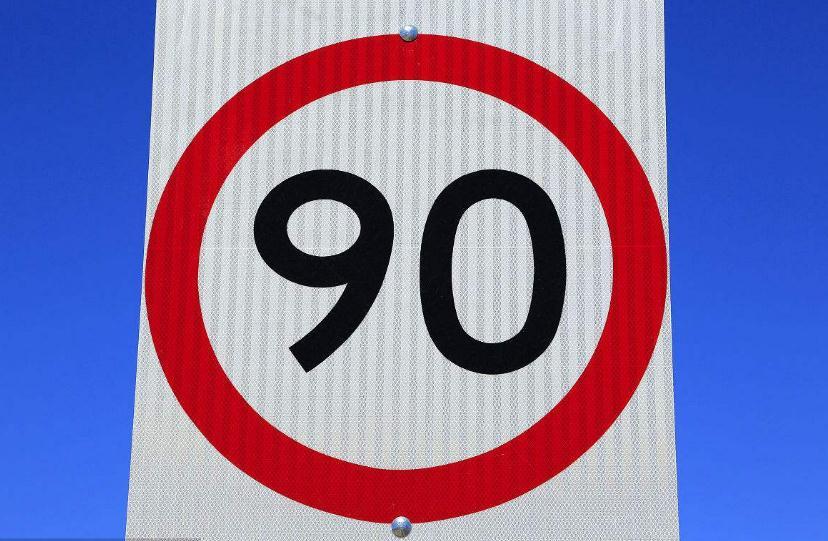 开车到底多少时速最省油呢如果心疼油钱就照着这个数跑