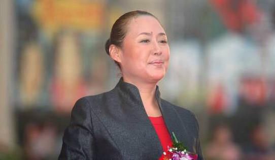 是《姨妈的后现代生活》中吝啬虚荣的姨妈叶如棠.