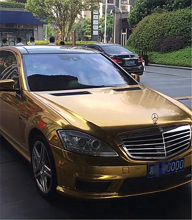 湖南偶遇232万奔驰车漆土豪金车牌四连号气场不输8888