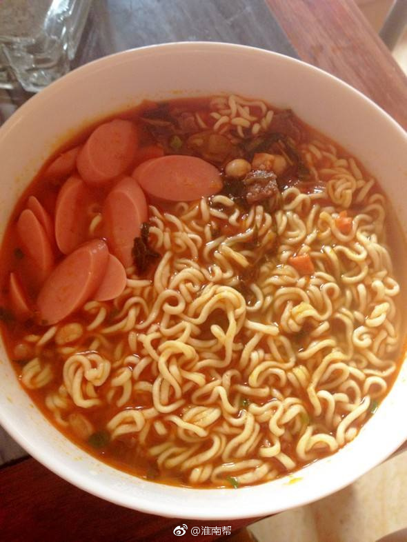 光吃泡面哪行 来派出所里加根火腿肠