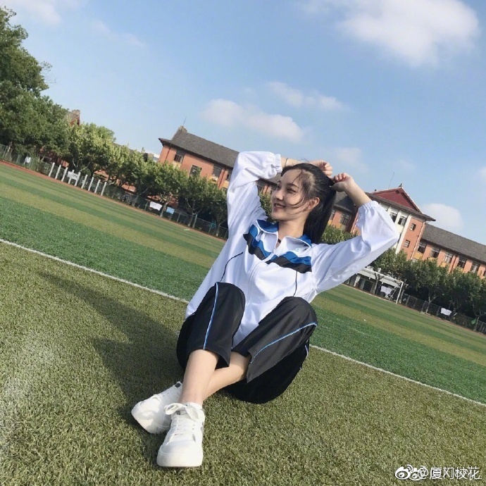 她叫熊颖98年就读于上海师范大学身高174cm你觉得几分