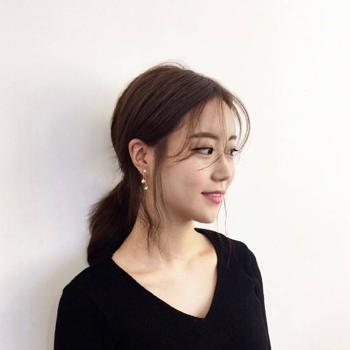 发型参考 九种低马尾造型示范,温柔甜美系