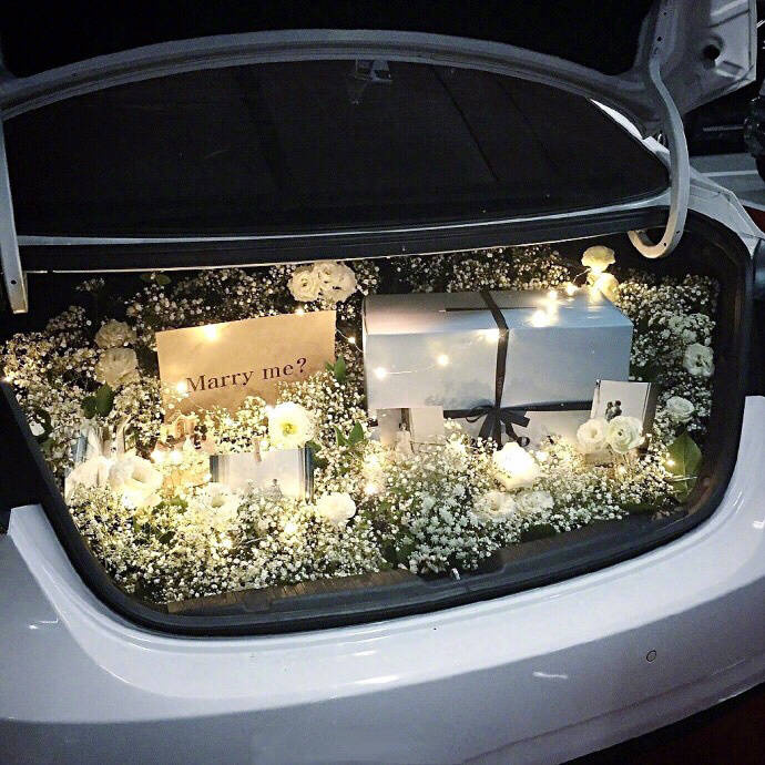 后备箱求婚,浪漫到爆棚了