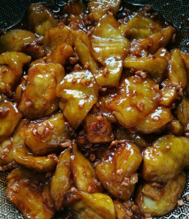 红烧茄子家庭做法,方法简单容易上手,喜欢吃茄子的有福了