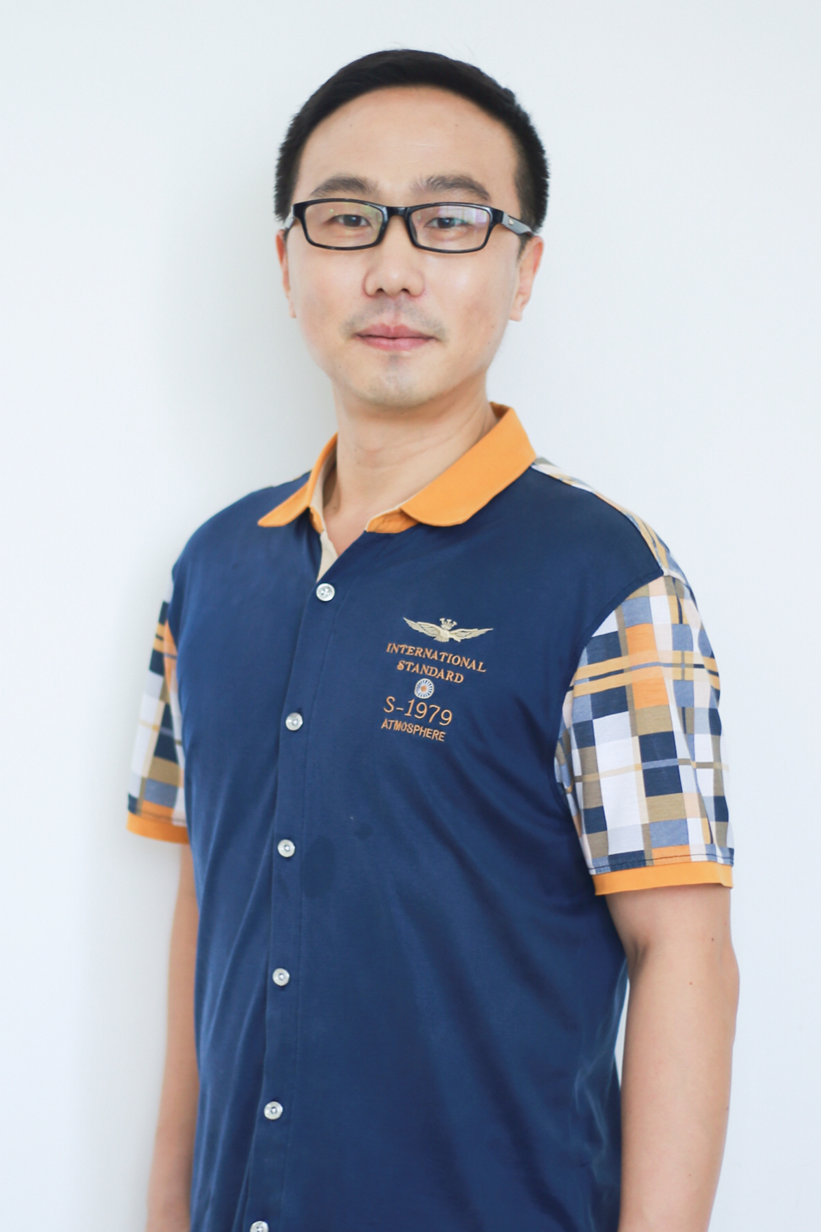 李立涛饰赵廉(中)魏增洁饰赵廉(前.