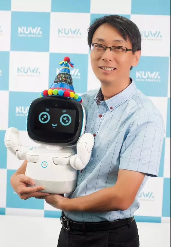 台湾大叔为了女儿,丢掉百万年薪创业,造出性价比最高的ai机器人