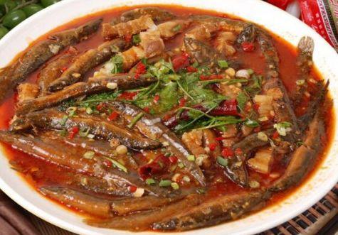 泥鳅下锅前,只要加上这一步,做出来没有土腥味