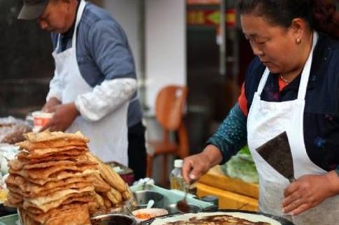 这款早餐叫"包脚布",称霸上海滩,叫板北方表兄"煎饼果子"