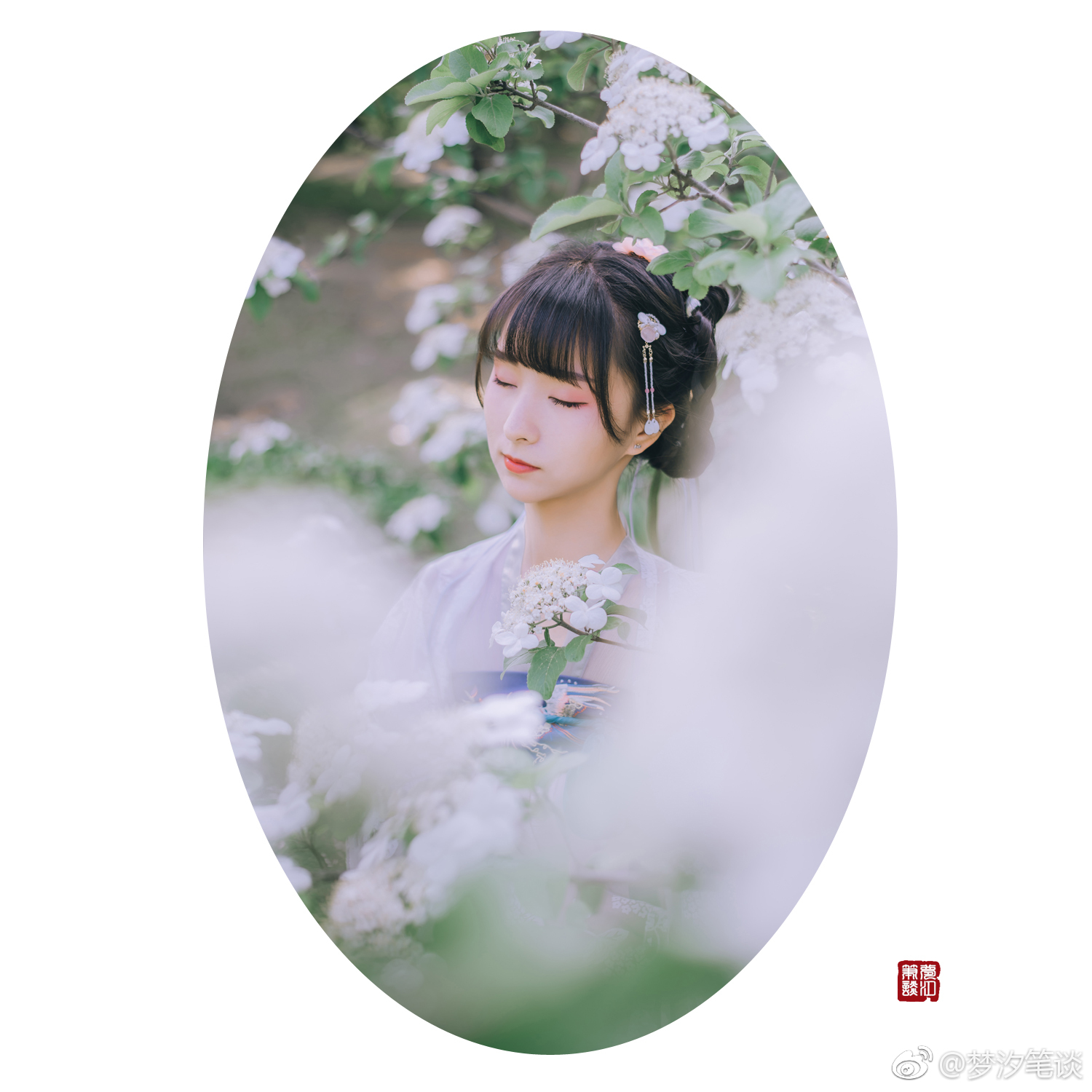 弄玉轻盈飞琼淡泞