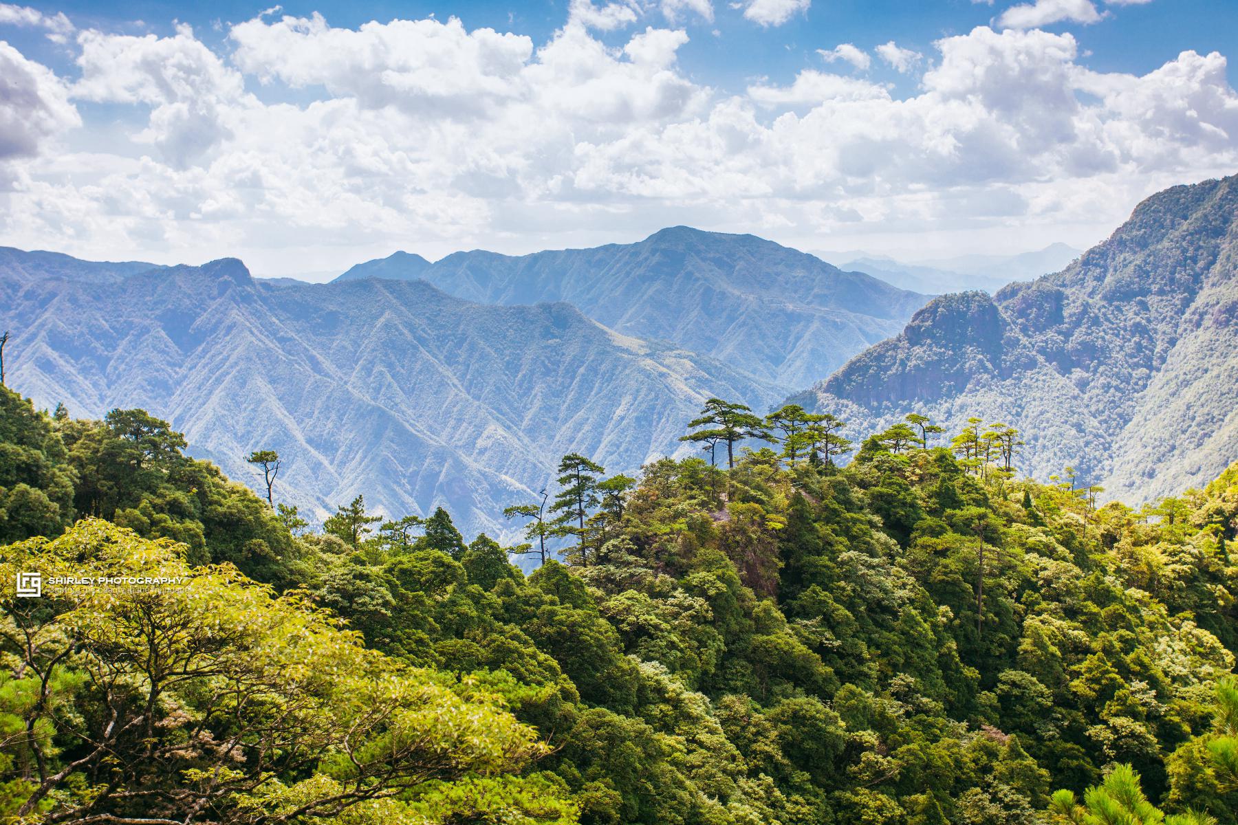 日出云海,高山草甸,密林幽壑,泉水淙淙