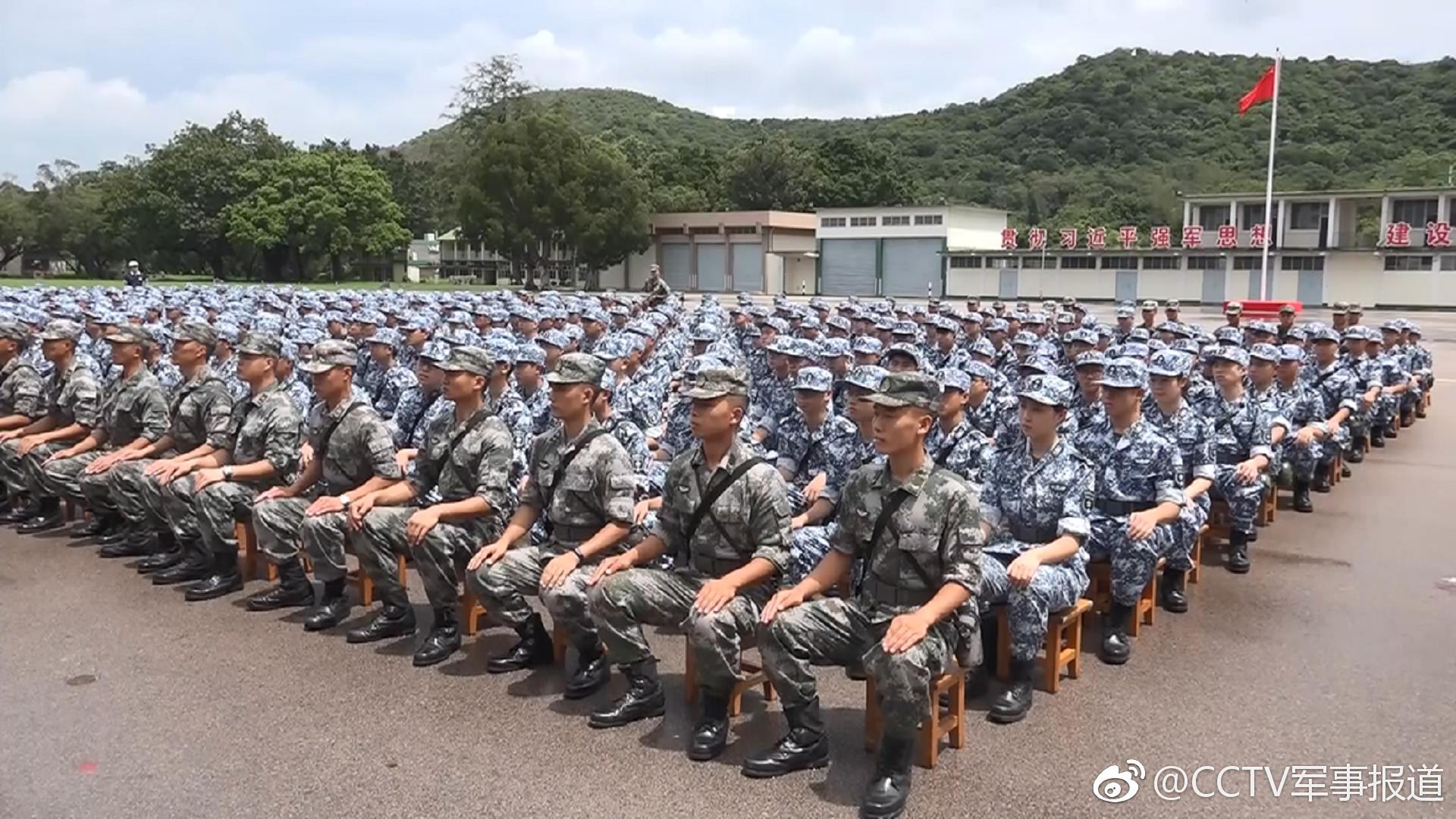 近日,第14届香港青少年军事夏令营在驻香港部队新围军营开营,从香港