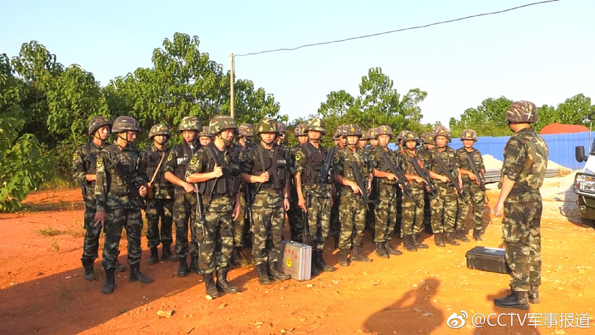 武警官兵当场击毙持枪杀人犯