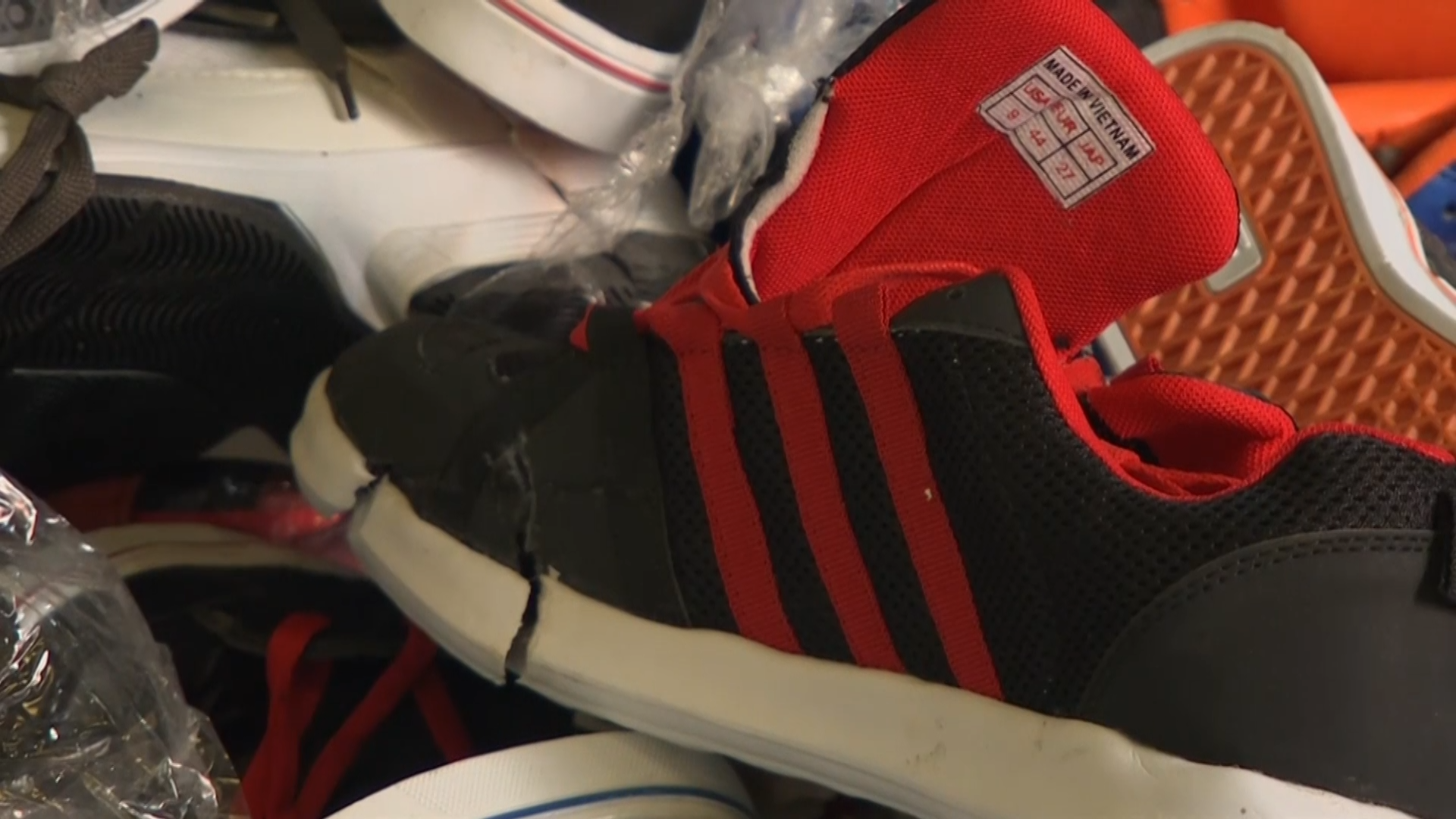 价值百万的假鞋被销毁!现场假鞋堆积如山