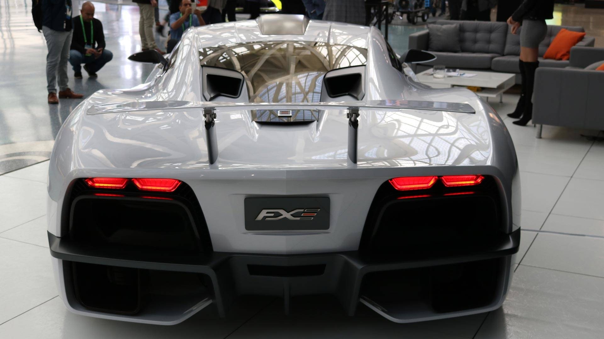 aria fxe,采用碳纤维材质打造车身,搭载6.2l v8引擎 两个电动马达