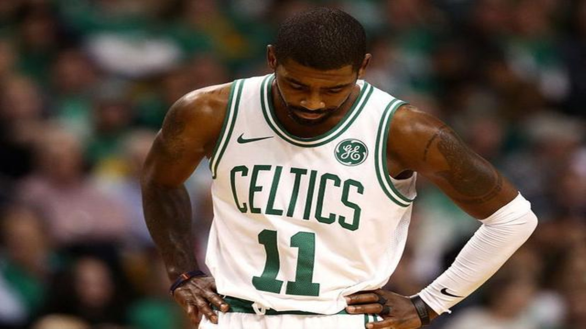 绿军主场失败的原因,凯里欧文表示很不满意,球员通道里批评了他