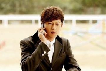 陈键锋,原名陈恩耀,1978年5月4日出生于中国香港,现在40岁的他,曾经