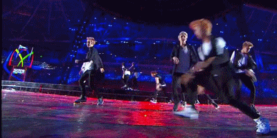 王嘉尔在《热血街舞团》中第一次看他跳舞不得不感叹一下,太帅了,每一