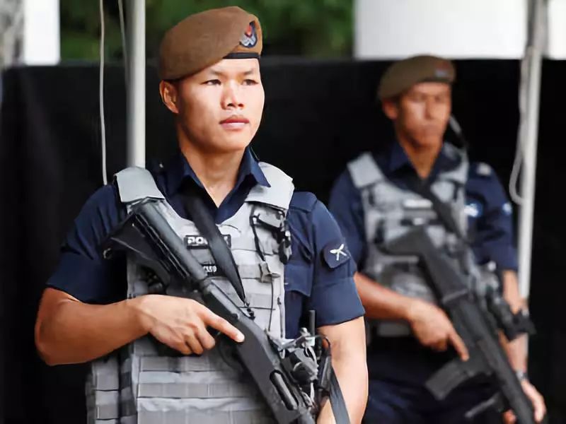 1949年新加坡便吸收廓尔喀人加入自己的警察部队,以防暴警察的身份