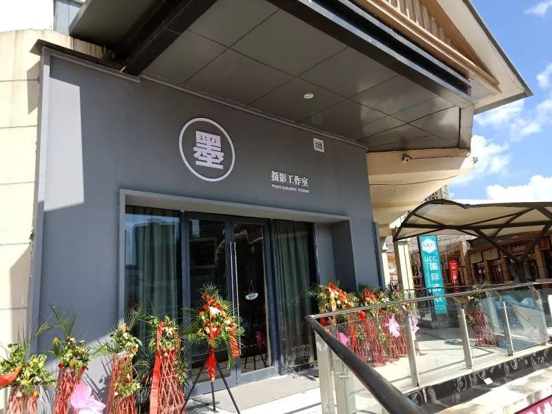 摄影机构真的不是那么容易墨摄影工作室胶片温暖的色彩总能给人带来