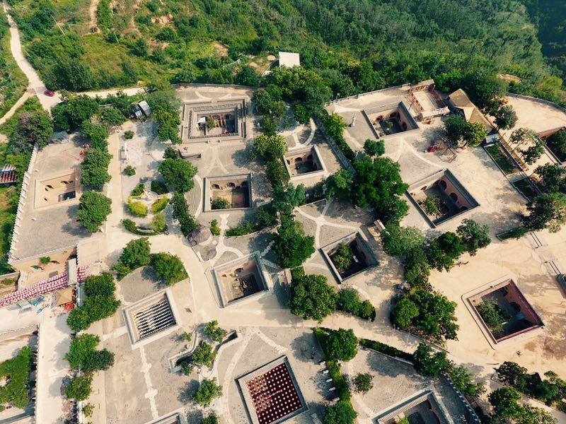 地坑院航拍中国地平线下古村落天地相融方圆共存天人合一