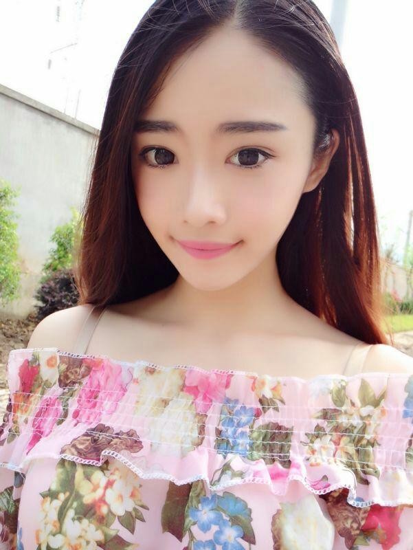 网络美女主播温妮生活照,清纯白皙又可爱