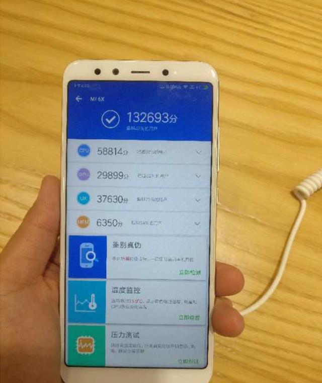 小米6X安兔兔跑分曝光,13万分媲美小米Note3