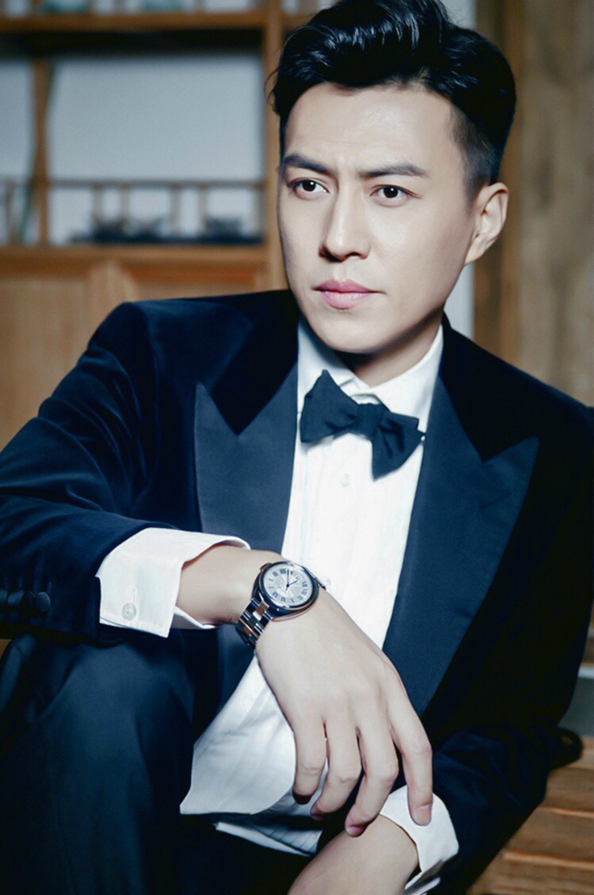 40多岁的靳东穿粉衬衫嫩成20岁,这才是真正的不老男神啊