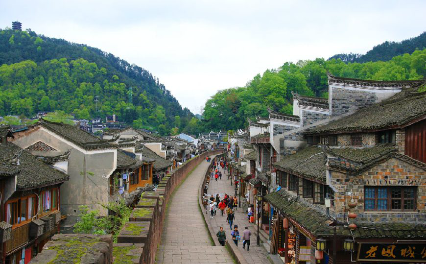 这个古城曾是以前的土匪窝,被洪水淹过被大火烧过,如今景区免费