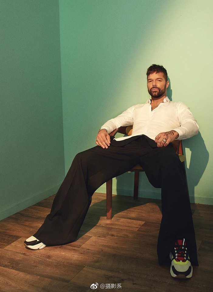 性感的rickymartin对留胡子的男人真是难以抵抗