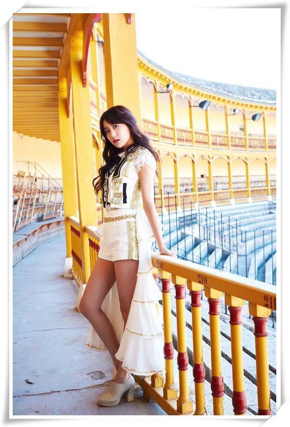 李艺彤为博眼球大腿上系块黑布条网友这也太撩人了吧