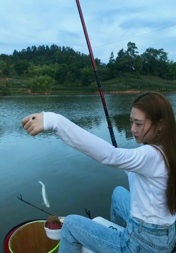 相约小姐姐野外作钓,颜值这么高的女钓友也是不多见|小姐姐|钓鱼人|钓