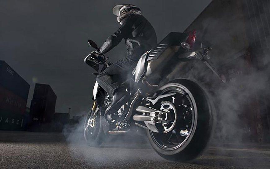 摩托车排气管冒出呛人的蓝烟, 这是怎么回事? 咋解决呢