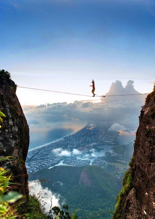 张家界的玻璃桥算什么这才叫真的胆颤心惊魂都吓飞了