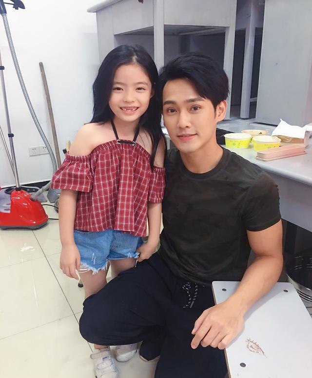 赵雅芝小儿子帅过分,魅力型男与小鲜肉脸结合,这颜值不火太可惜