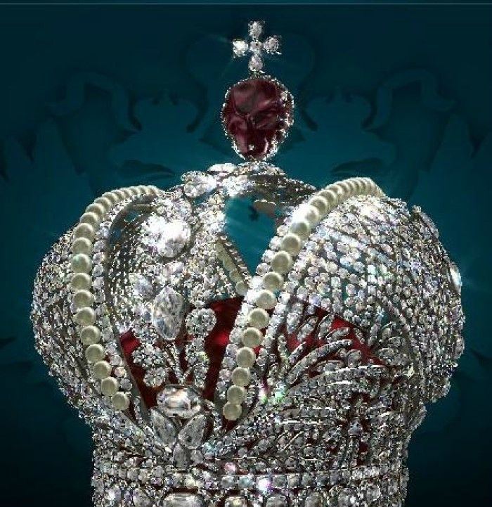 皇冠中镶嵌了4836颗钻石,其中装饰冠顶的是堪称世界上最大的红色尖晶
