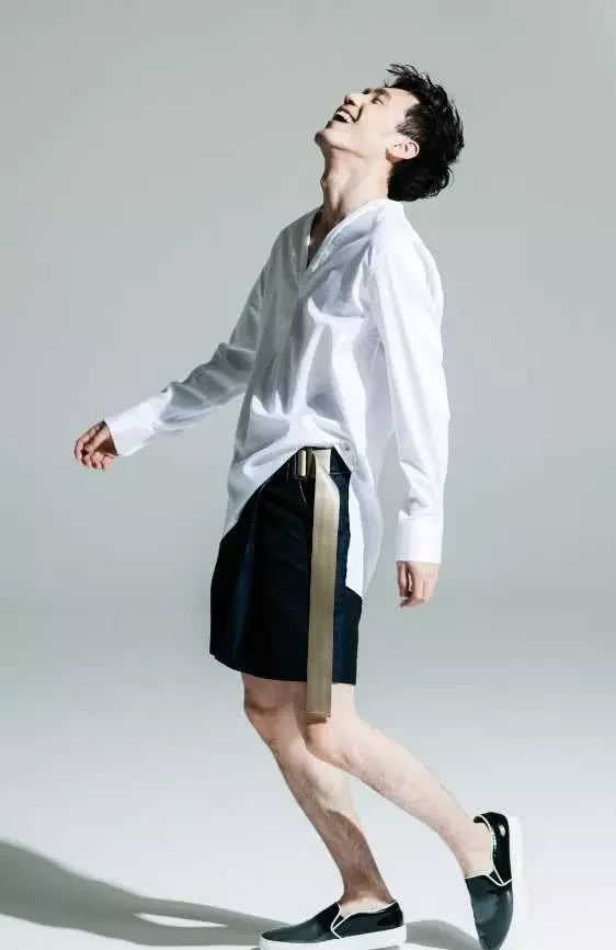 白宇的腿也太长了吧!裤子都遮不住腿,网友:这腿毛真的太性感了