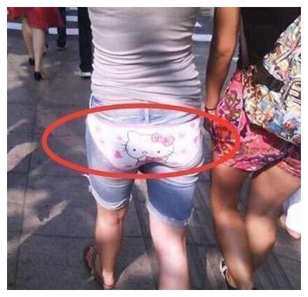 幽默笑话:大哥,你这内裤穿得真是"霸气外露"啊!