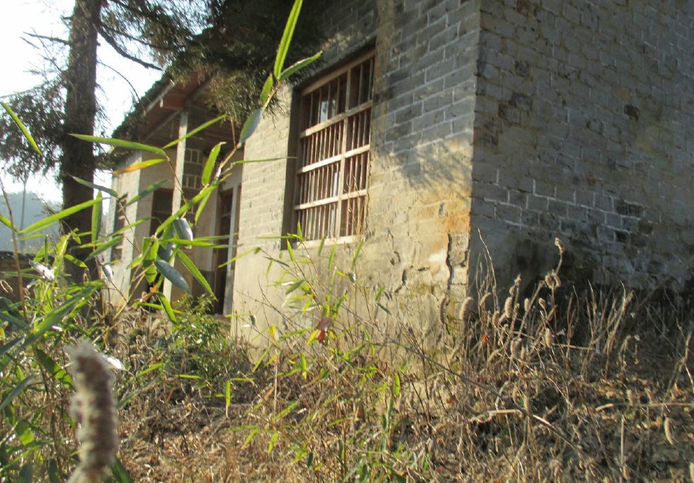 随着社会不断发展,农村一栋栋楼房拔地而起,瓦房越来越少.