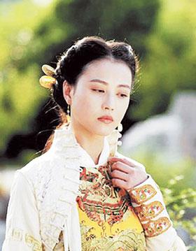 在《射雕英雄传》里饰演的包惜弱也非常漂亮.