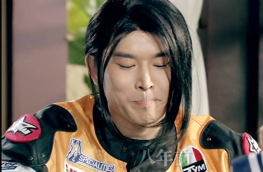 爱情公寓,屌丝之王并不是张伟,图6的他已经超越张伟|张伟|小龙人|陈