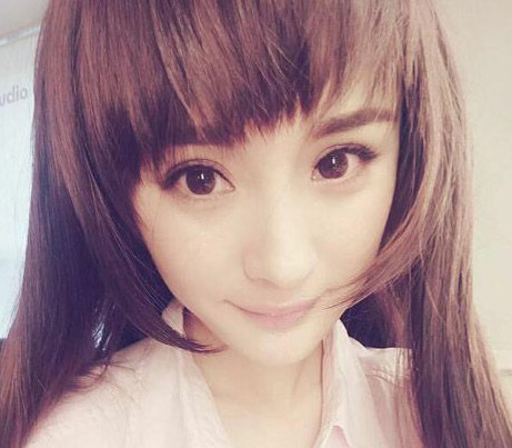 娱乐圈明星戴假发,唐嫣很成熟,赵丽颖可爱,但是她太野性