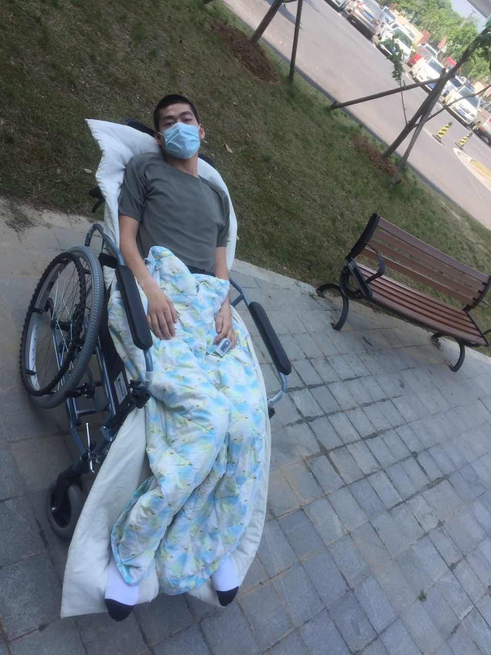 30岁老兵患病变植物人一年后他站了起来要有军人的样子