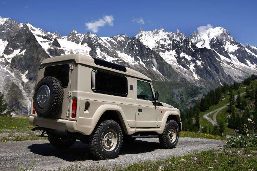 依维柯打造硬派越野,搭载3.0t动力总计14个档位,还有四驱加锁