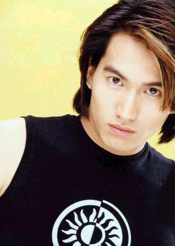 言承旭出席活动惹网友感叹:这个男人真的不会老吗?