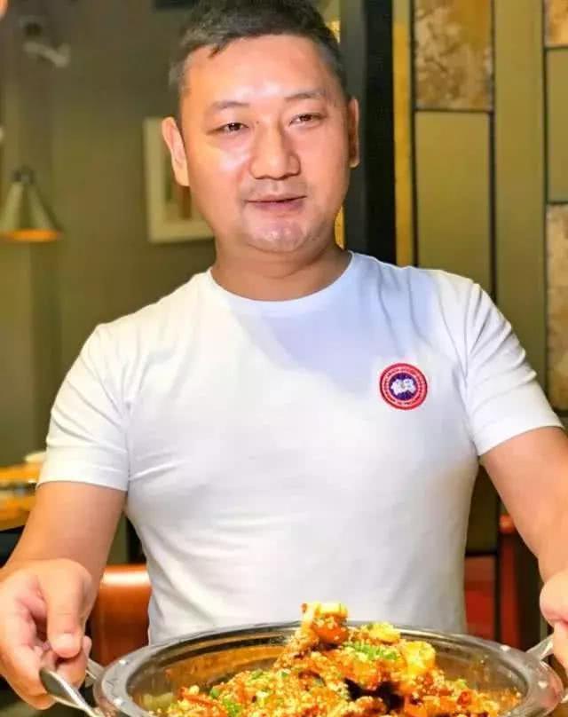 万松园来了家吃完想舔手的杨大师鸭爪爪