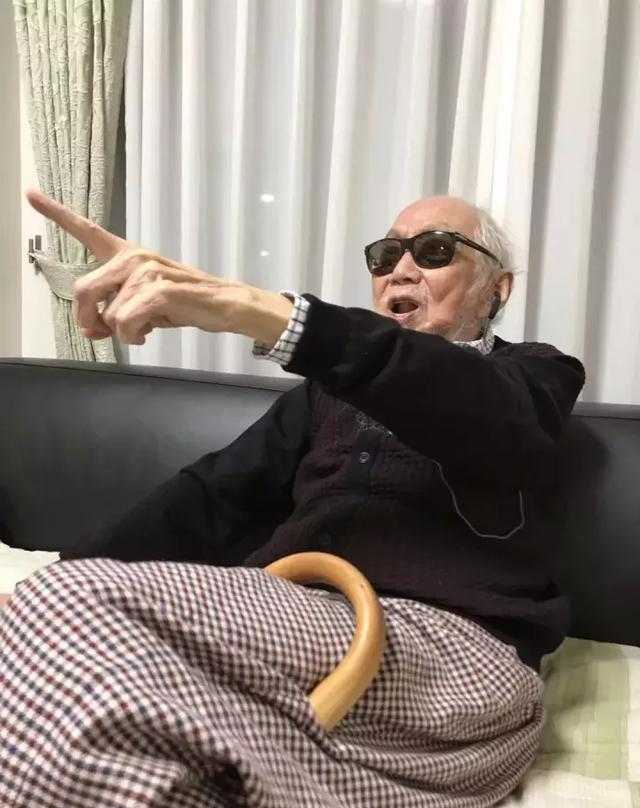 108岁国学大师文怀沙老夫子每天晚上吃冰淇淋